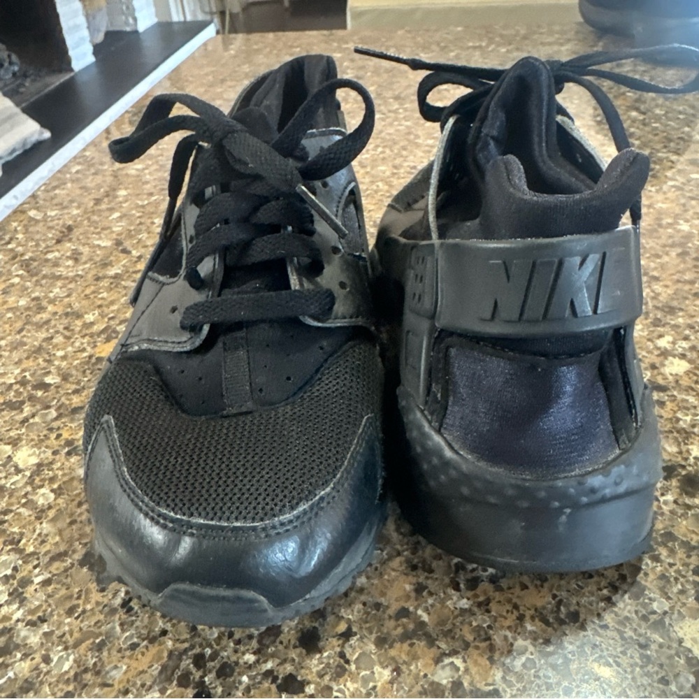 Nike Kids Black Mesh Sneakers